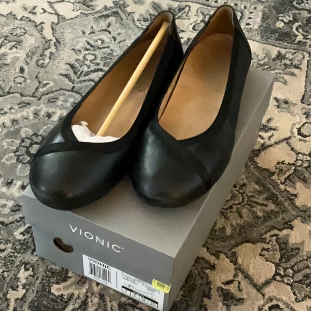Vionic Spark Carol Flat, black, size 7